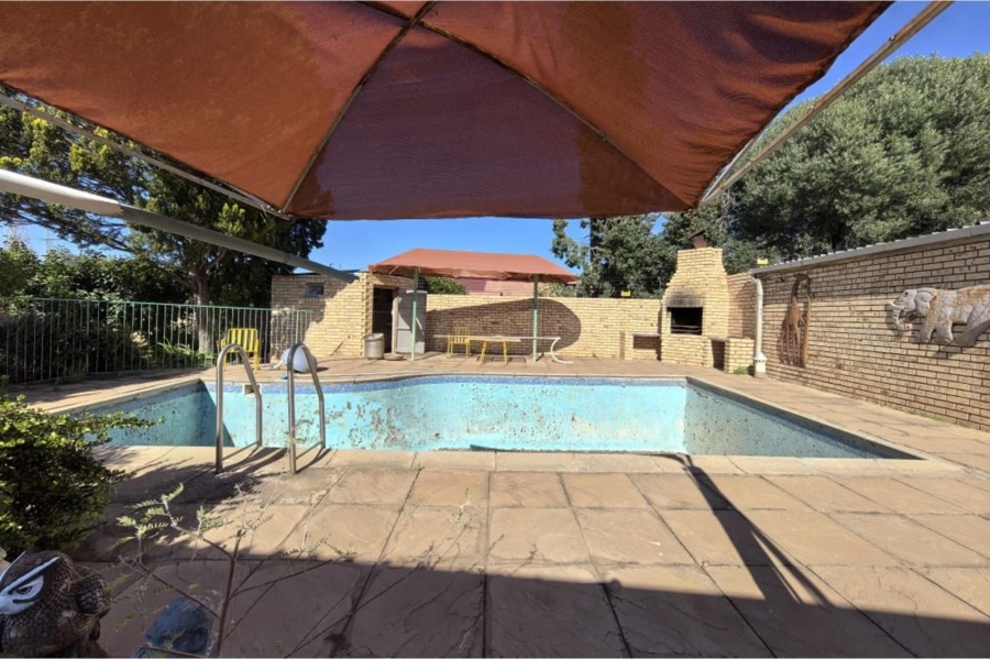 5 Bedroom Property for Sale in Hadison Park Northern Cape